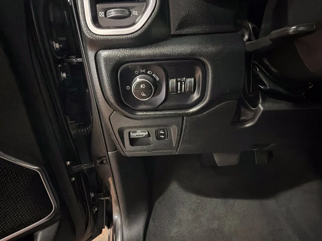 Used 2022 Granite Crystal Metallic Clearcoat Ram Laramie image 29