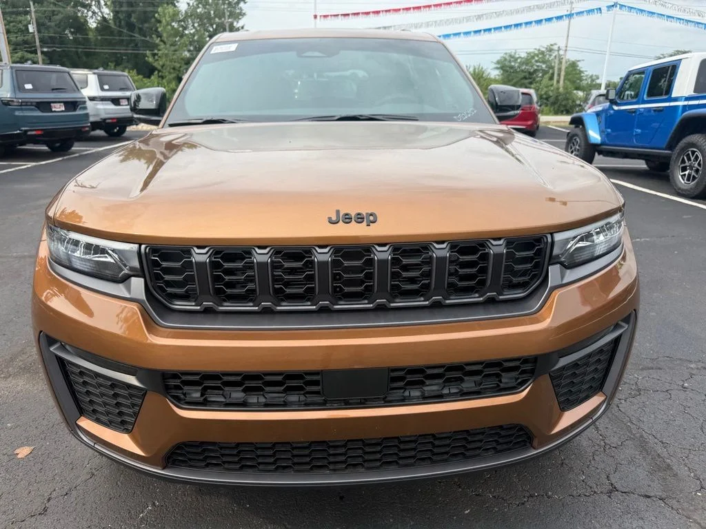 New 2026 Copper Shino Metallic Clear-Coat Exterior Paint Jeep Limited image 9