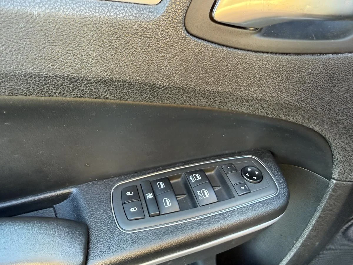 Used 2021 Black Chrysler S V6 Awd image 12