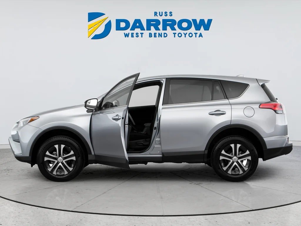 Used 2018 Silver Toyota LE image 6