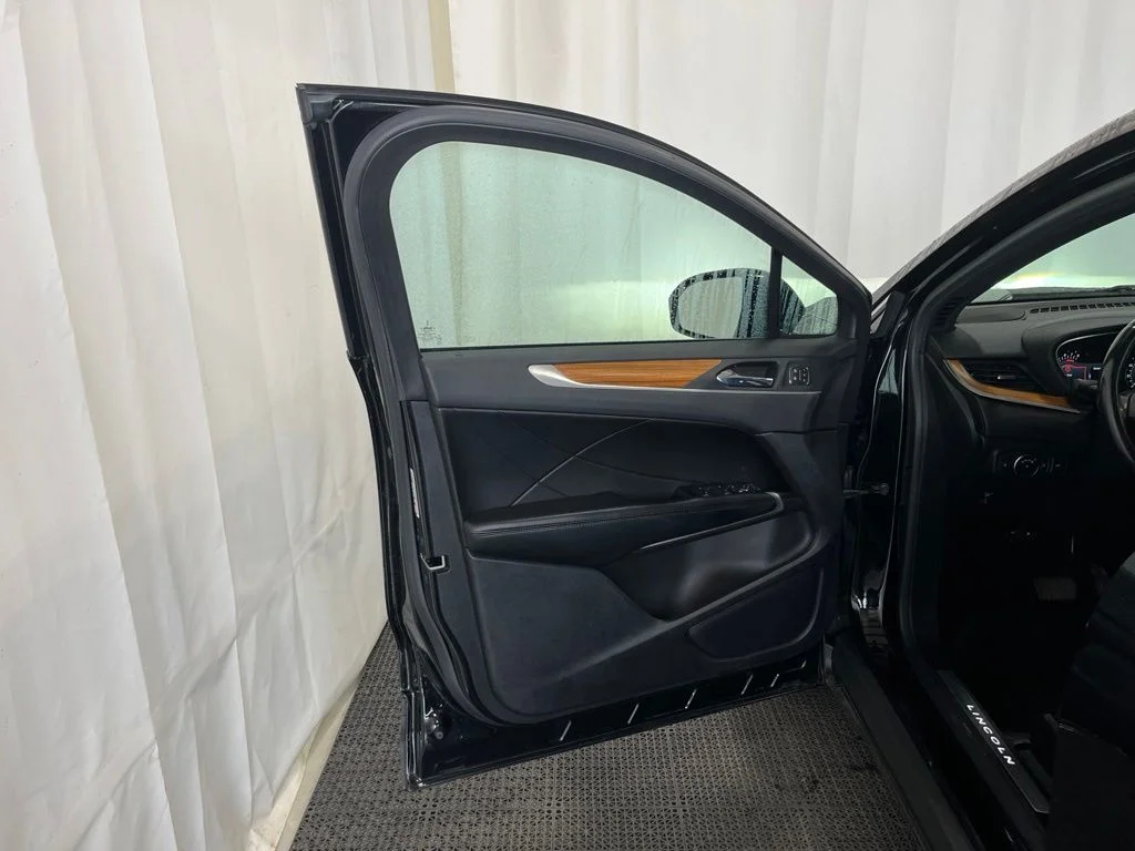 Used 2019 Black Lincoln Reserve image 18