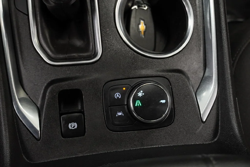 Used 2023 STERLING GRAY METALLIC Chevrolet LT Cloth image 24