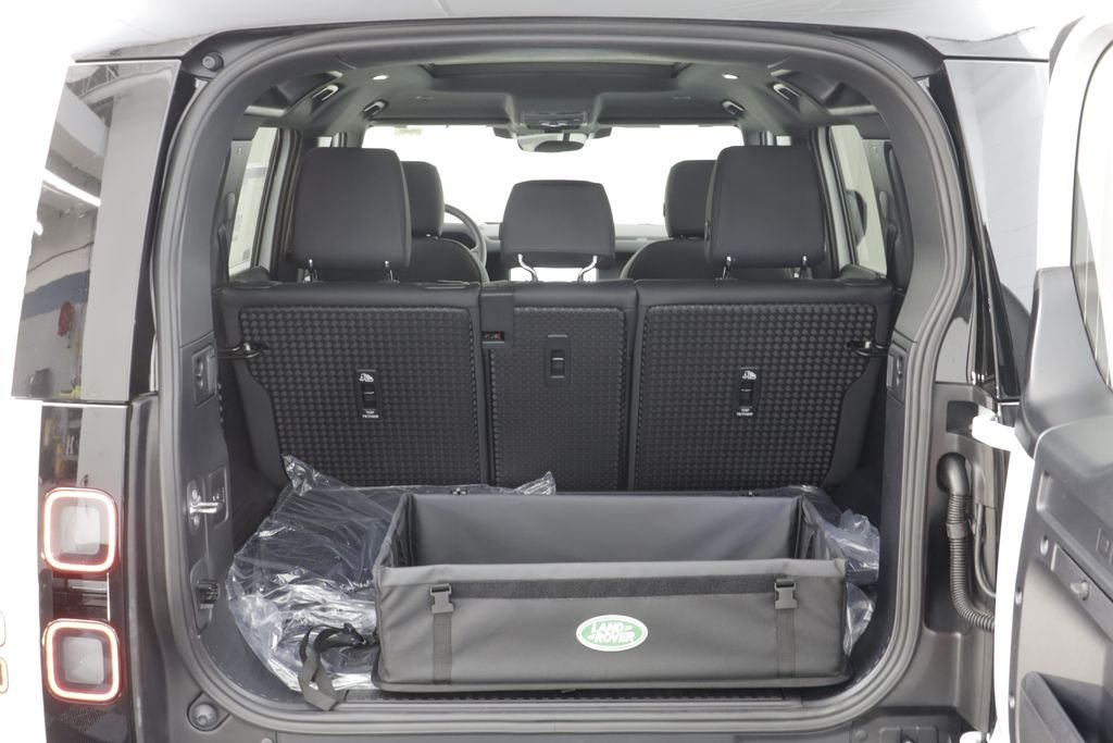 New 2026 Fuji White LAND ROVER X-Dynamic SE image 19