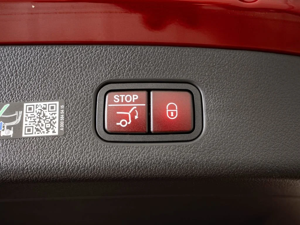 New 2026 Manufaktur Patagonia Red Mercedes-Benz GLC 300 image 21