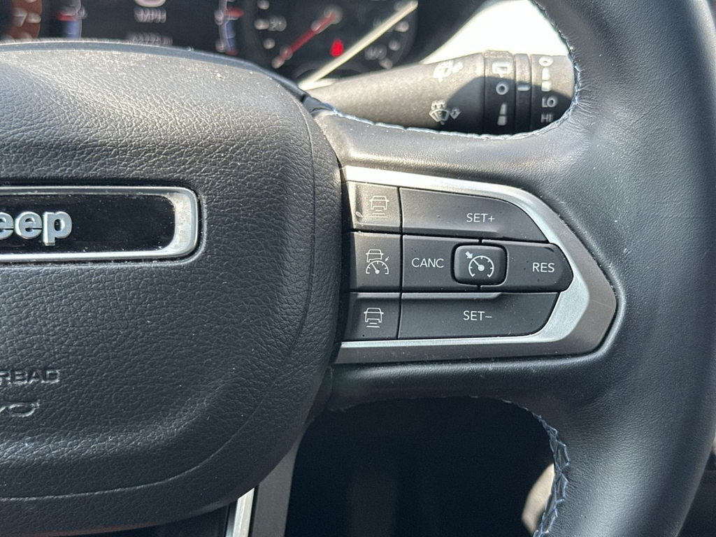 Used 2022 Black Jeep Latitude image 30
