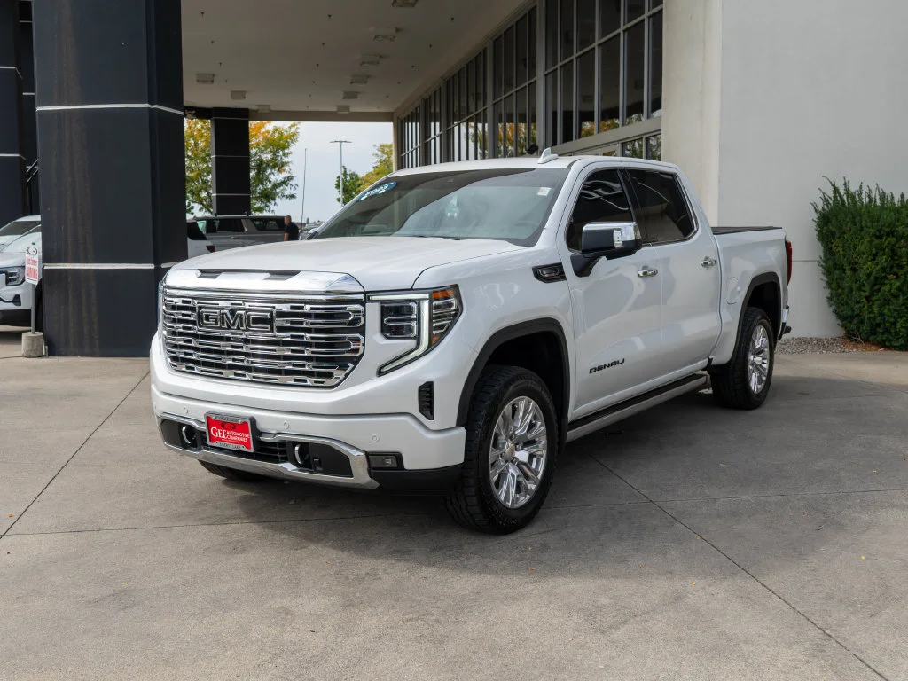 Used 2023 White GMC Denali image 4