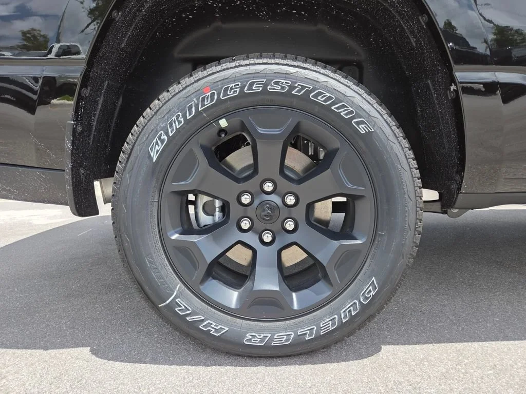 New 2026 Diamond Black Crystal Pearl-Coat Exterior Paint RAM Big Horn image 20