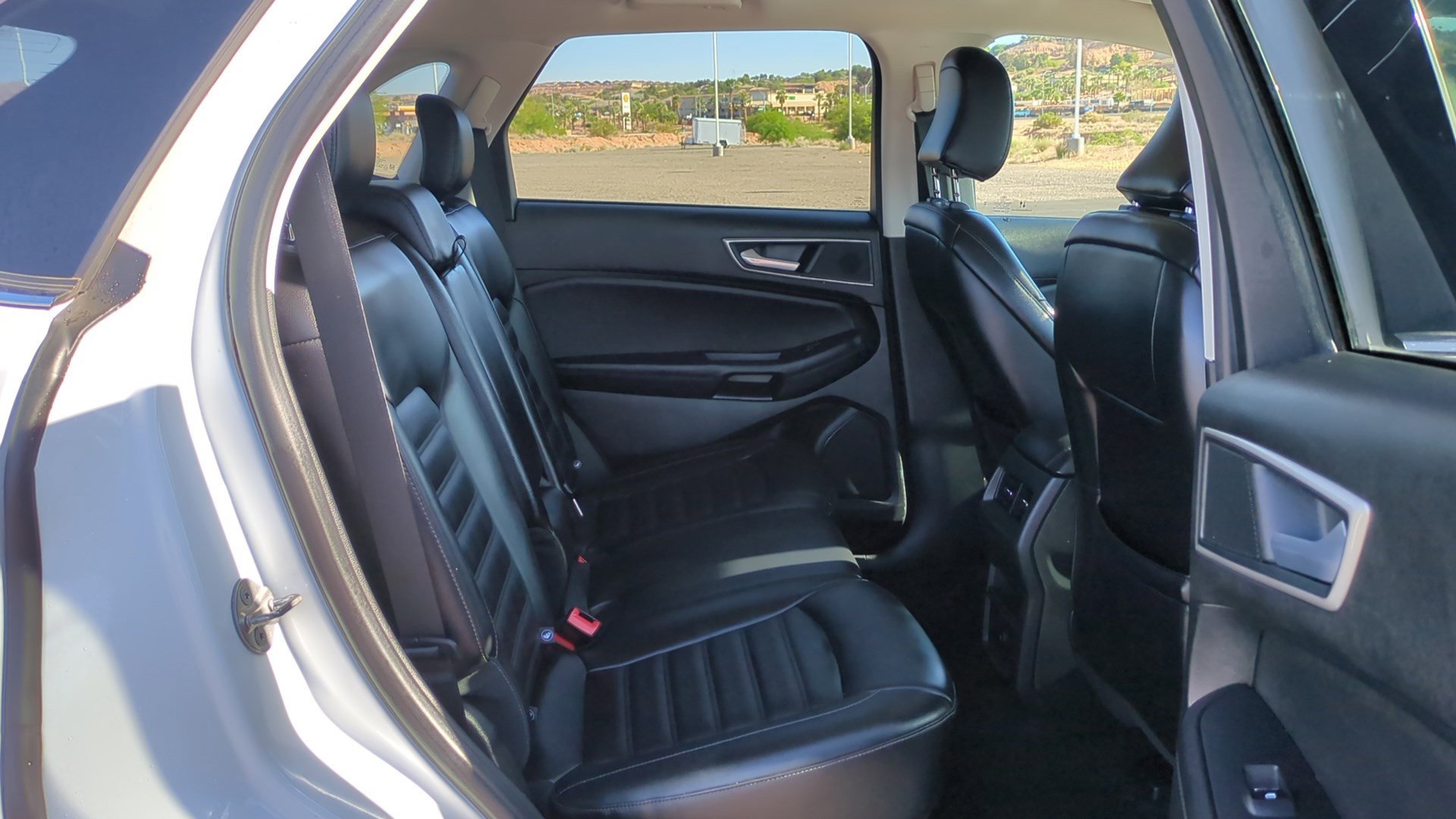 Used 2024 Oxford White Ford SEL image 30