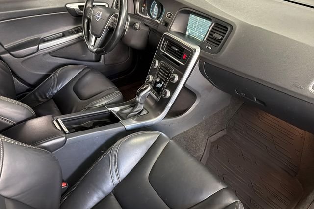 Used 2015 Gray Metallic Volvo T5 Premier image 22