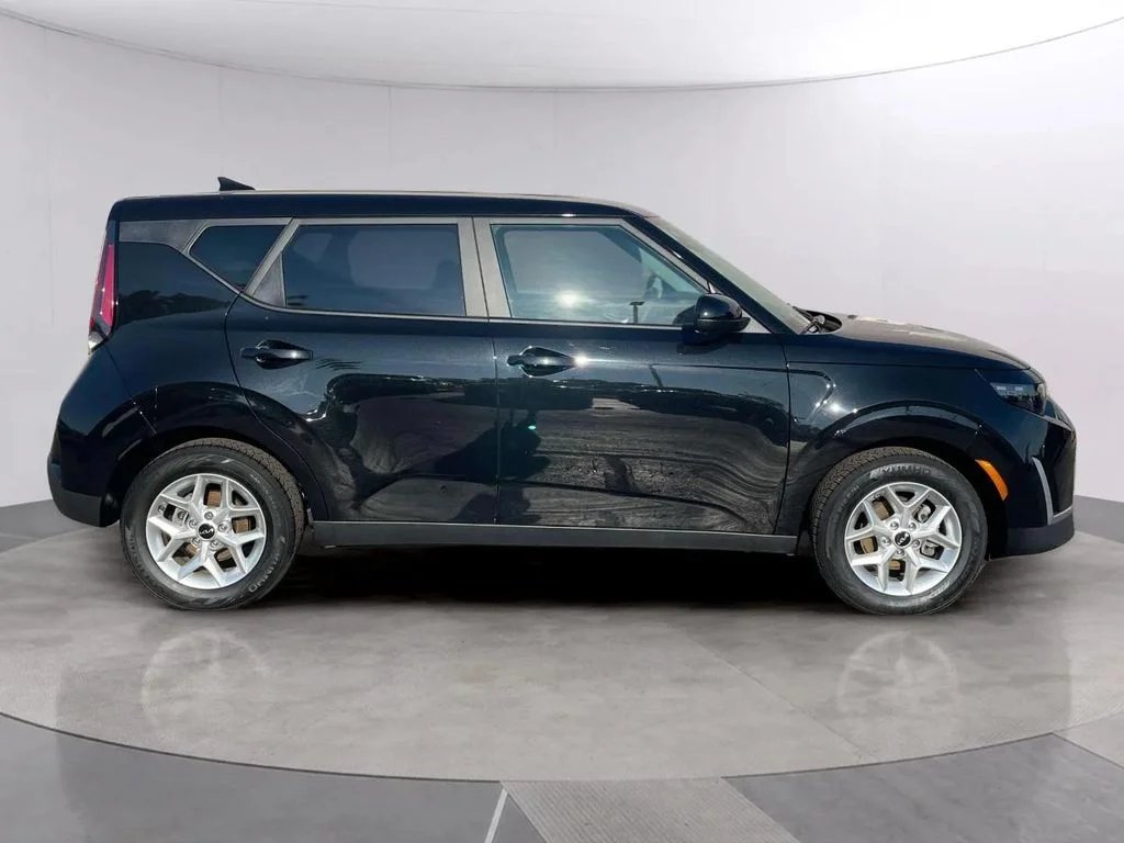 Used 2023 Fusion Black Kia LX image 6