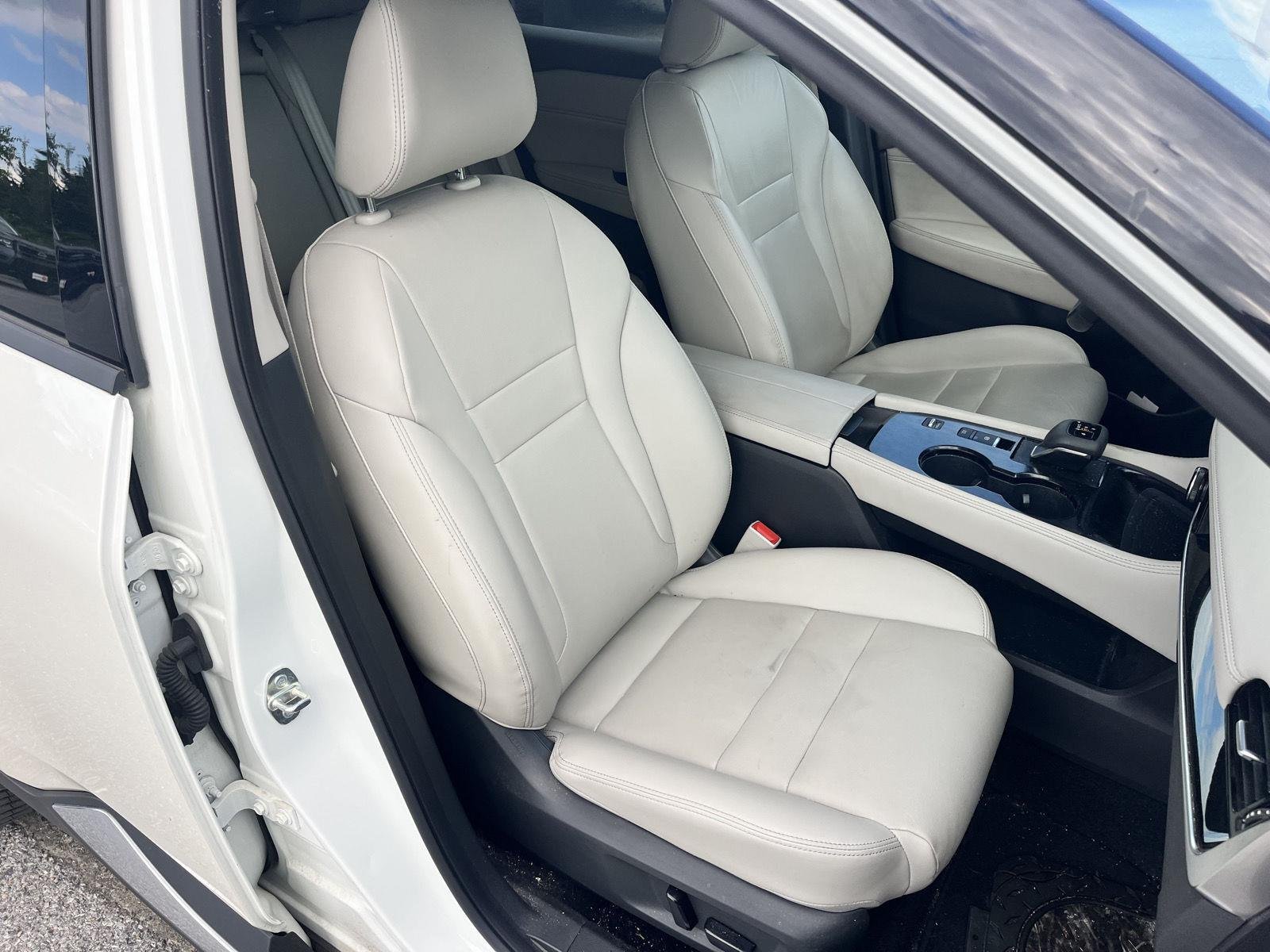 Used 2023 Pearl White Tricoat Nissan SL image 15