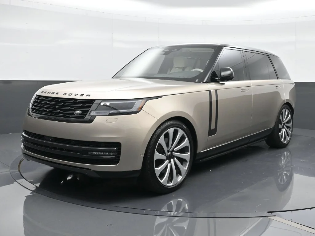 Used 2026  Land Rover SE image 1
