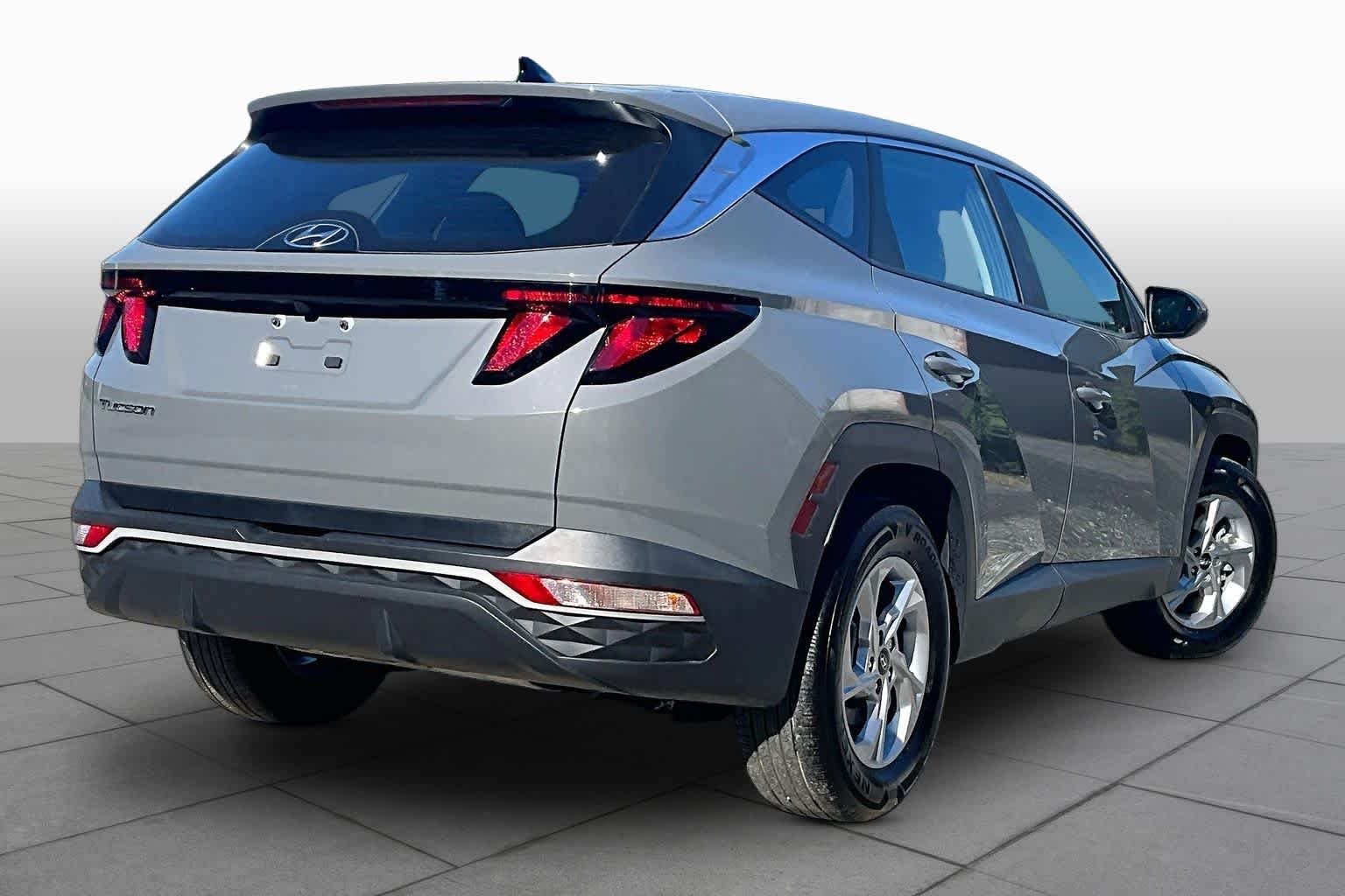 Used 2024 Hampton Gray Hyundai SE image 13