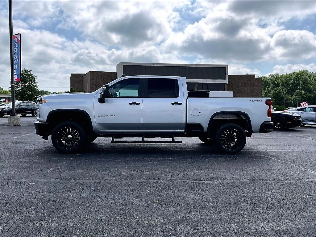 Used 2021 Silver Chevrolet Custom image 5