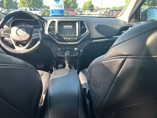 Used 2018 Gray Jeep Limited image 13