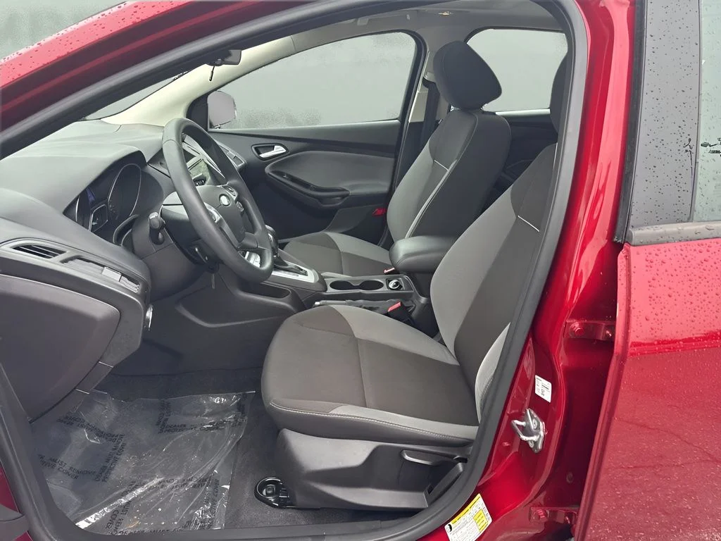 Used 2013 Red Ford SE image 9