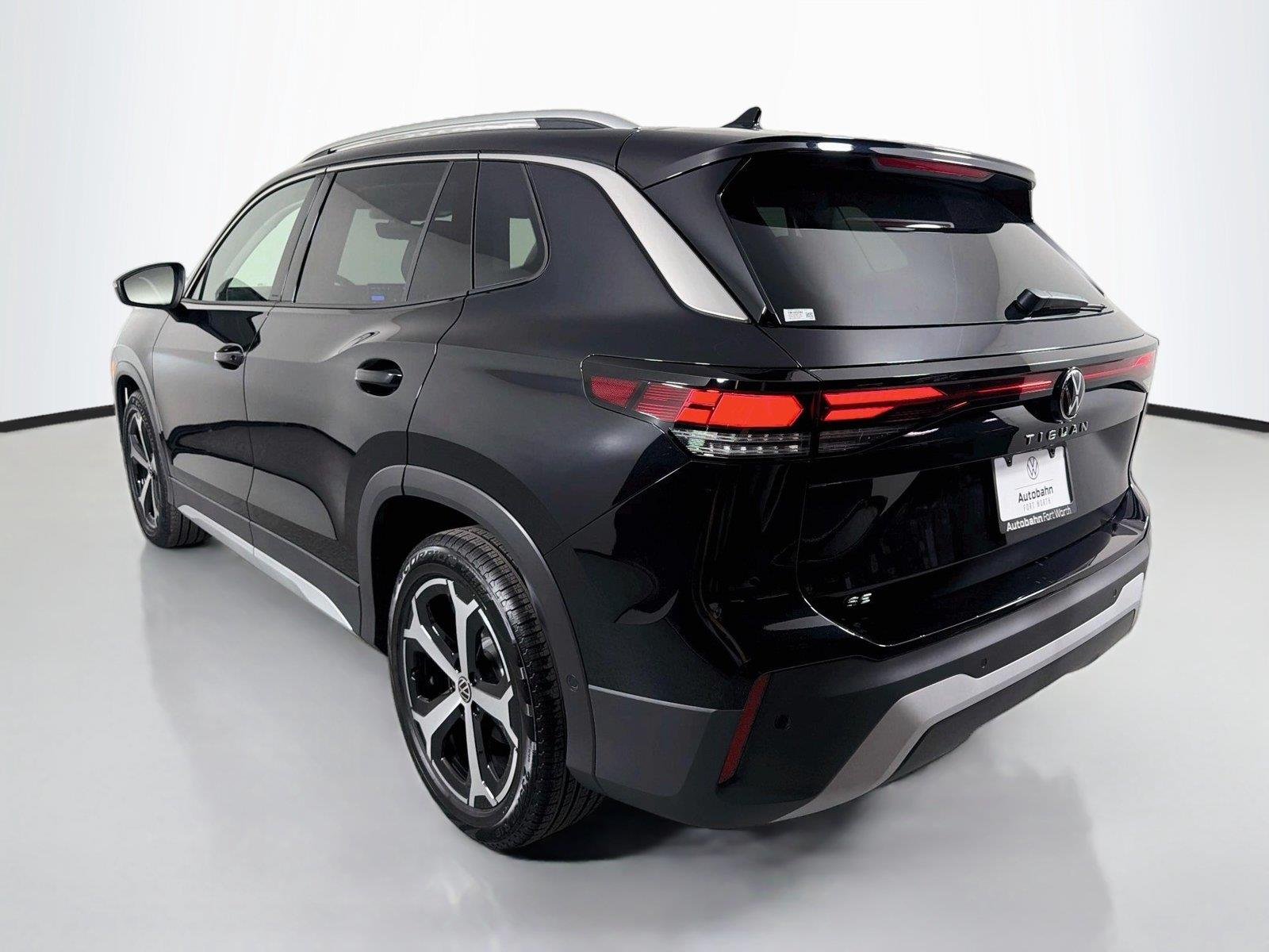 New 2026 Deep Black Pearl Volkswagen SE image 7