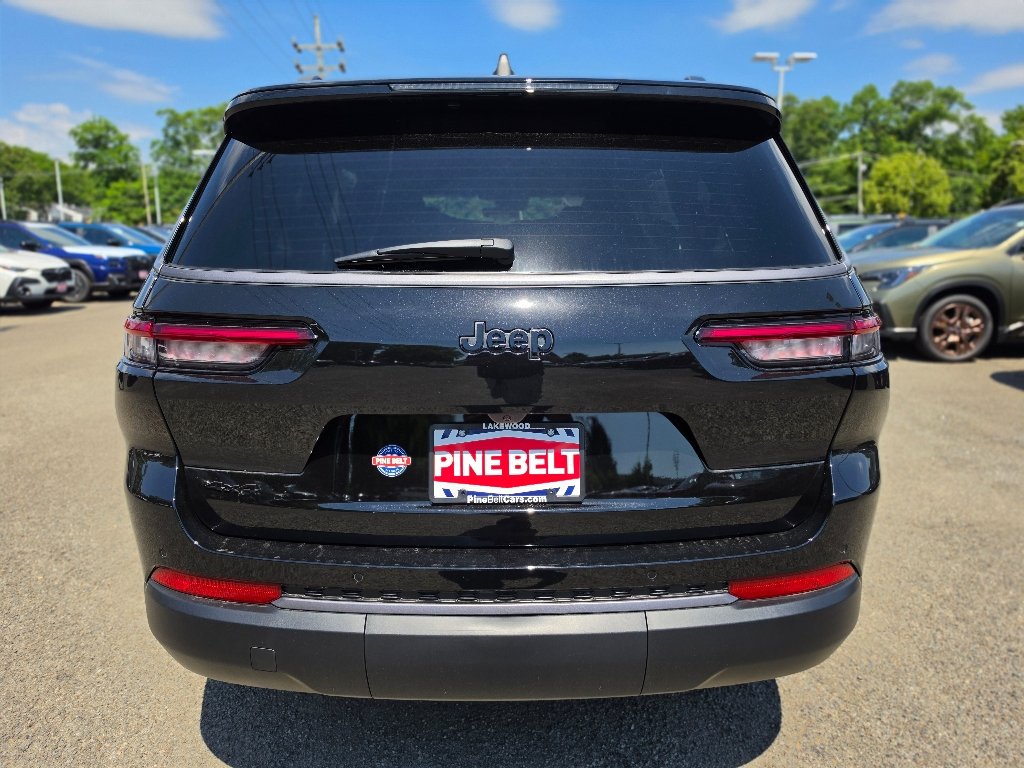 New 2026 Diamond Black Crystal Pearl-Coat Exterior Paint Jeep Limited image 10