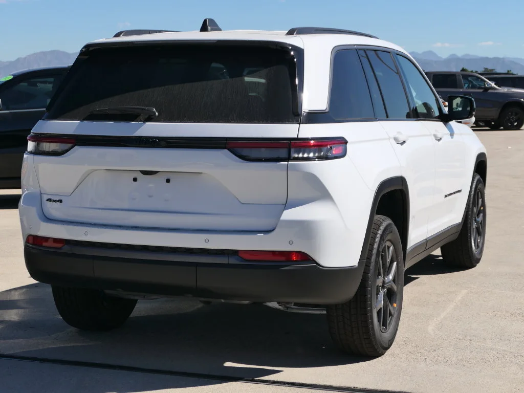 New 2027 White Jeep Laredo Altitude image 2