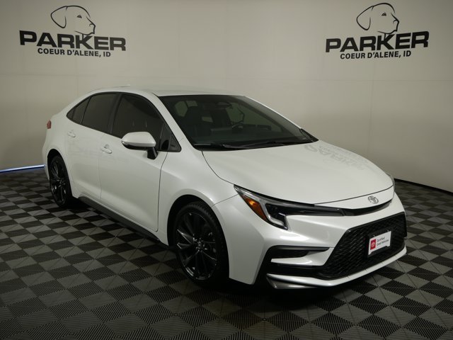 Used 2025 Wind Chill Pearl Toyota SE image 4