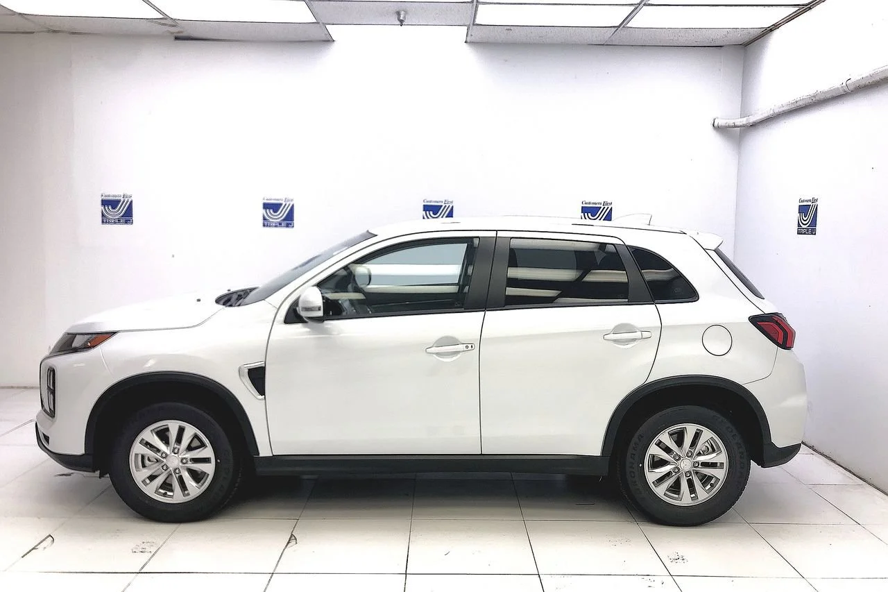 New 2025 White Diamond Mitsubishi S image 4