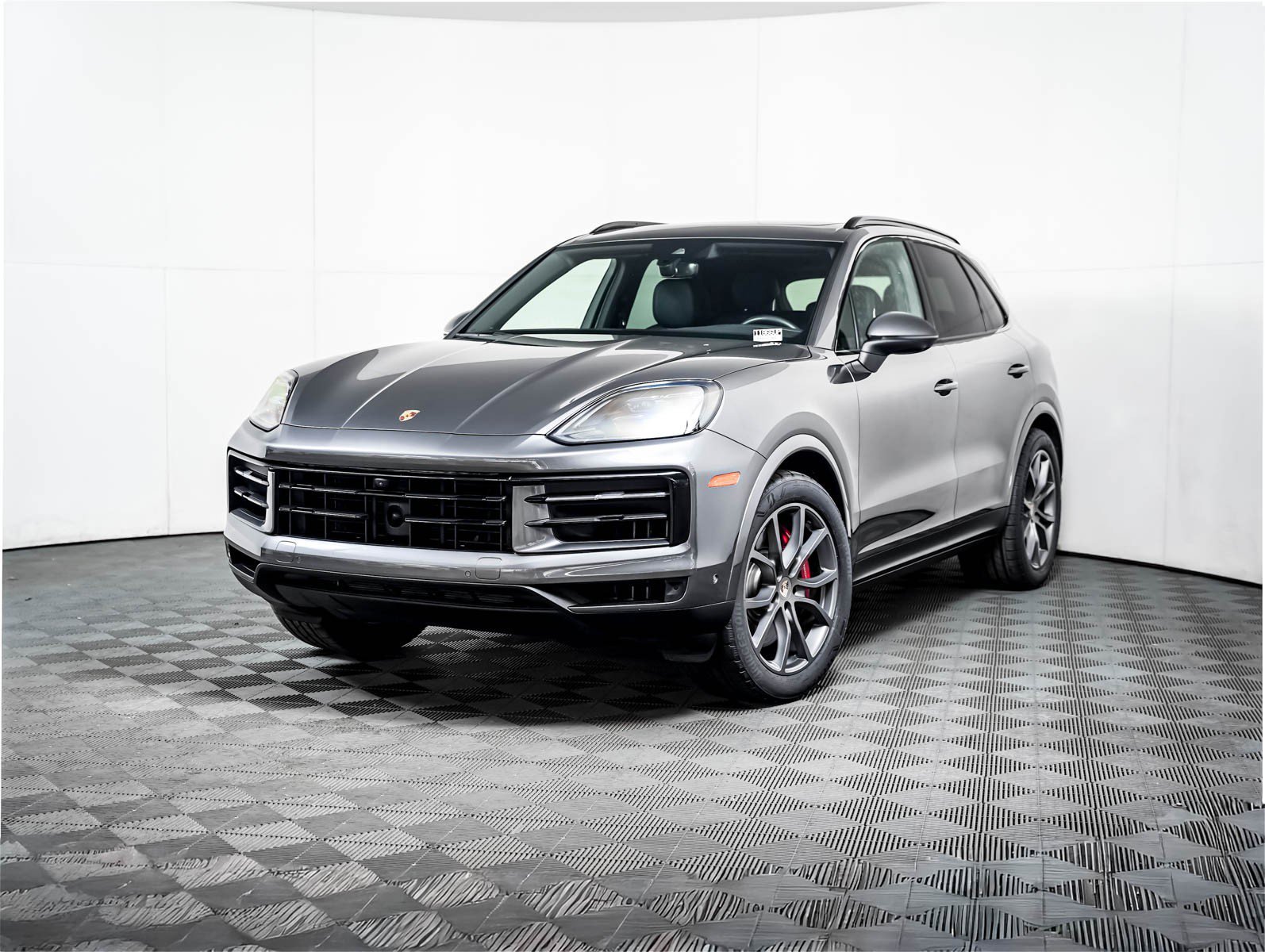 2024 Porsche Cayenne S's photo