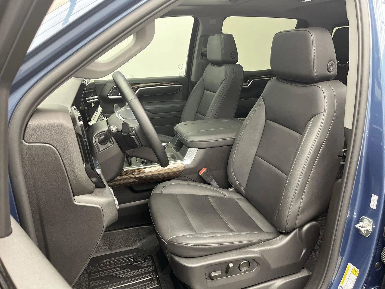 Used 2026 Blue GMC Elevation image 10