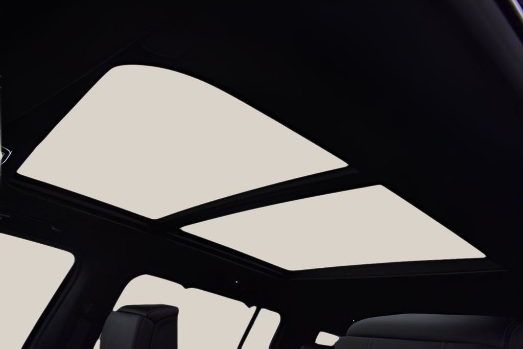 Used 2023 Black Jeep Base image 9