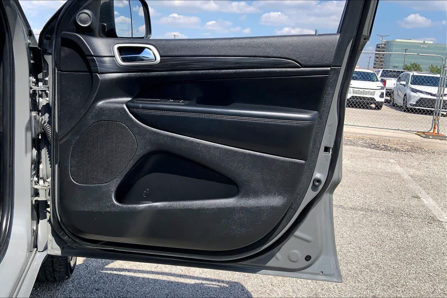 Used 2022 Sting-Gray Clearcoat Jeep Laredo X image 22