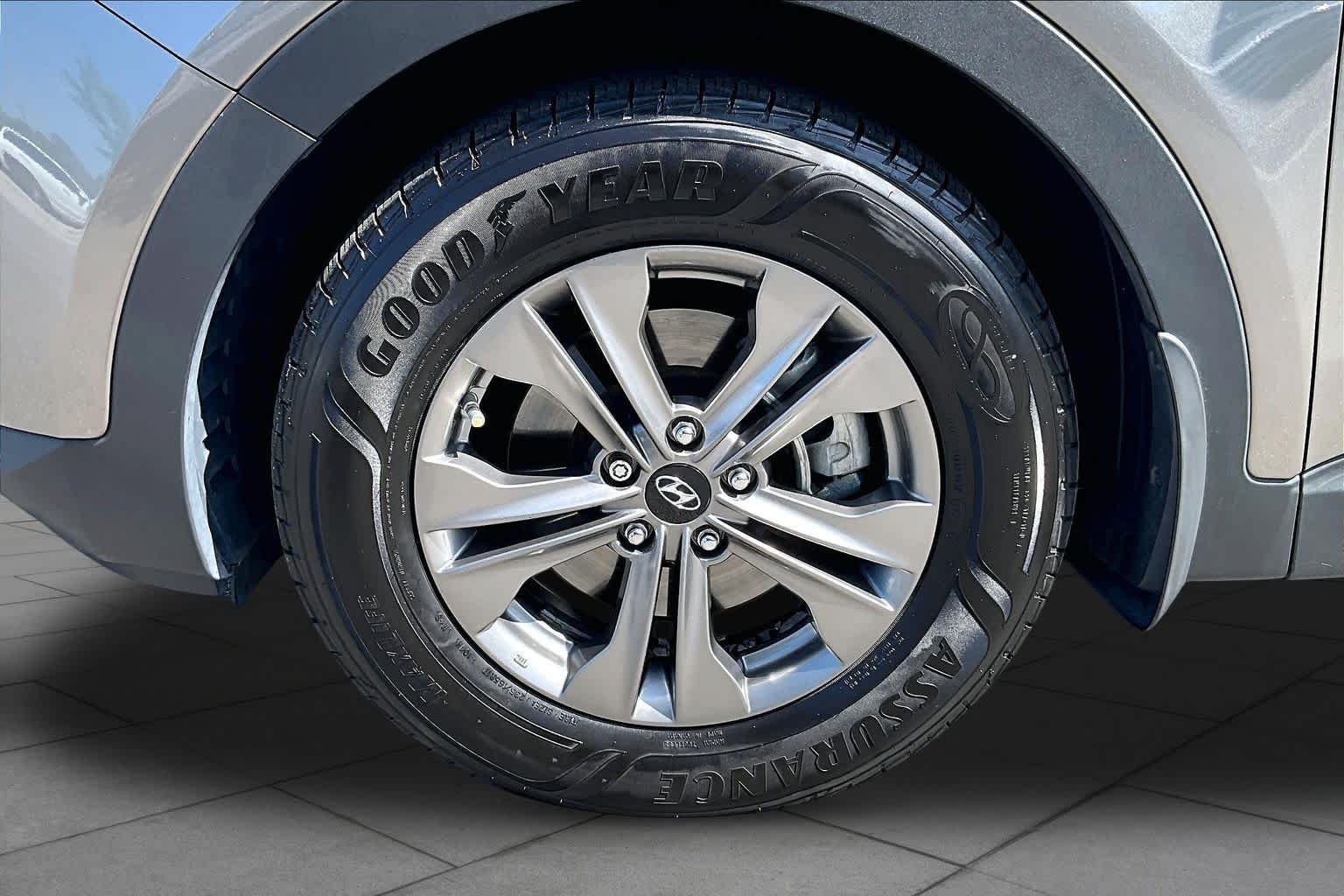 Used 2015 Mineral Gray Hyundai  image 11