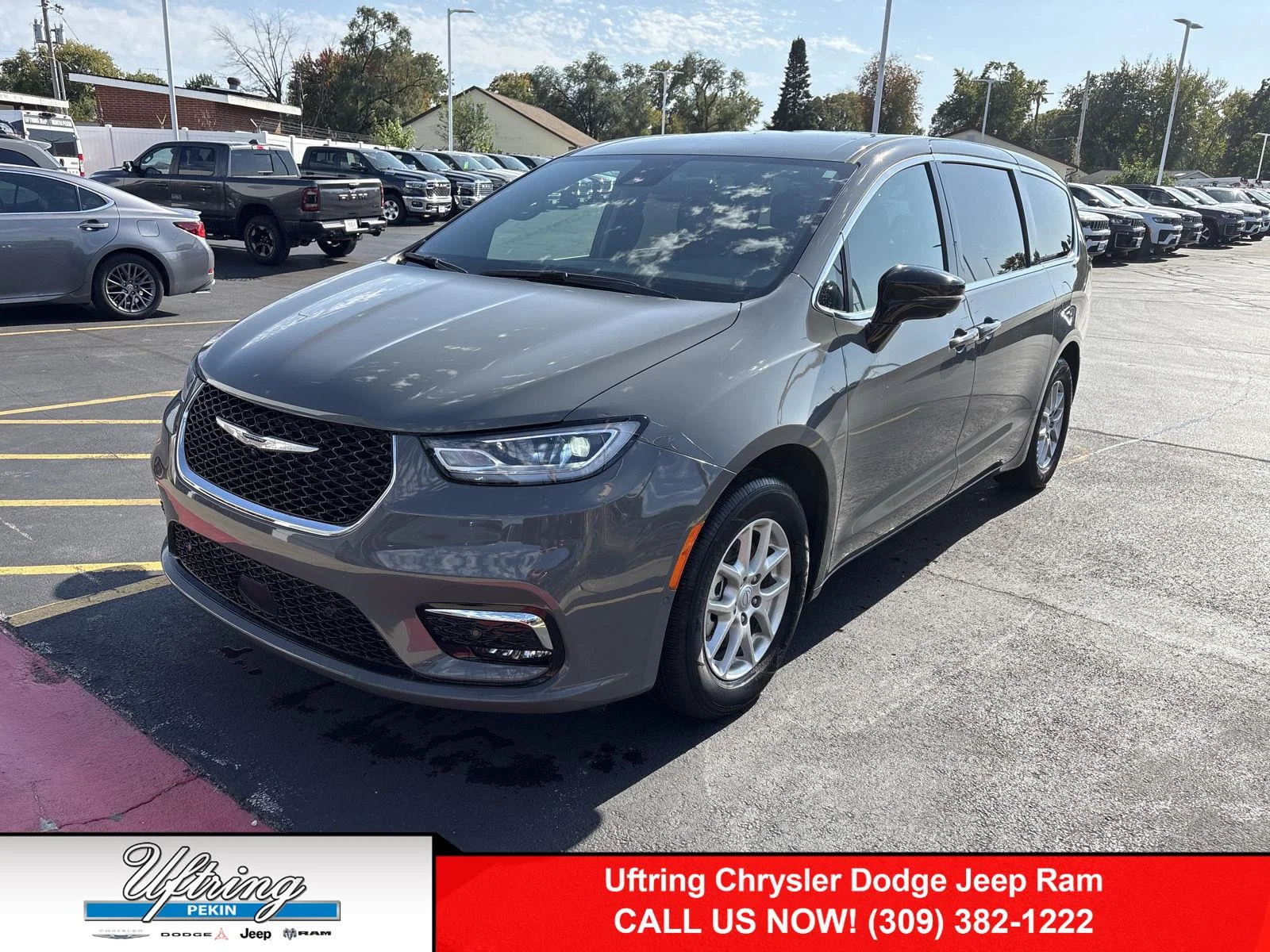 2025 Chrysler Pacifica Select