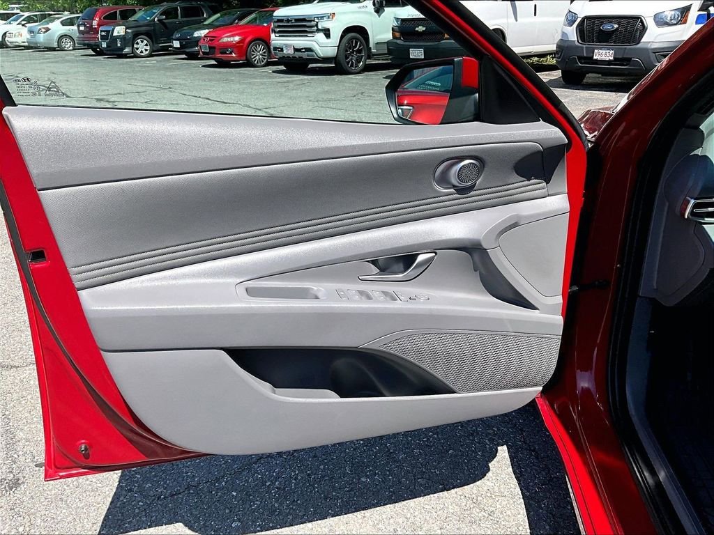 Used 2023 Red Hyundai SEL image 9