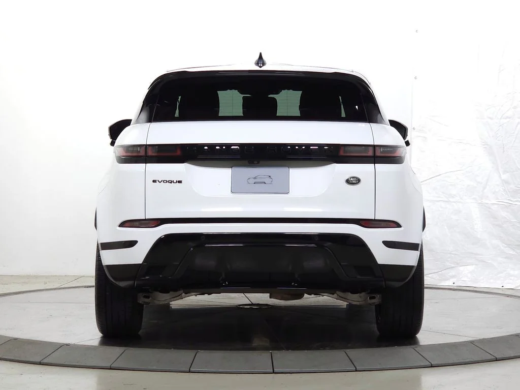 Used 2023 White Land Rover R-Dynamic SE image 4