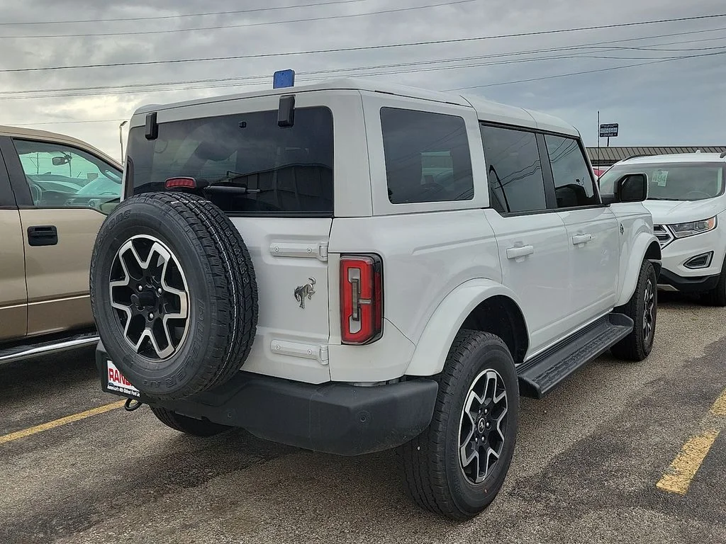 Certified Used 2025 Oxford White Ford Outer Banks image 4