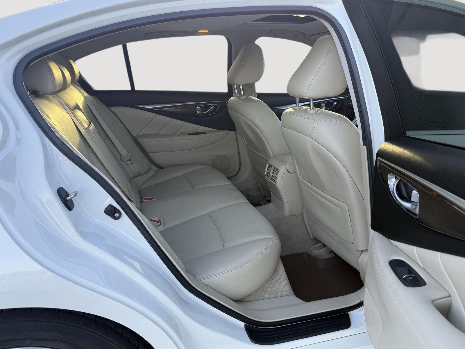 Used 2019 Majestic White INFINITI 3.0t LUXE image 15