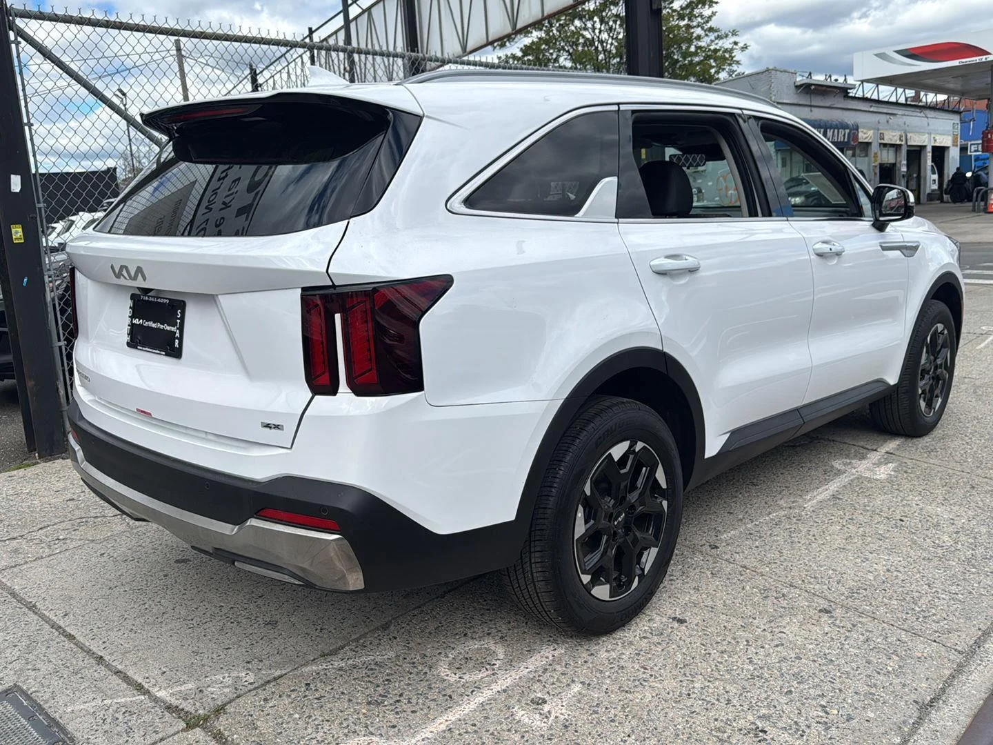 2025 Kia Sorento S - Photo 4