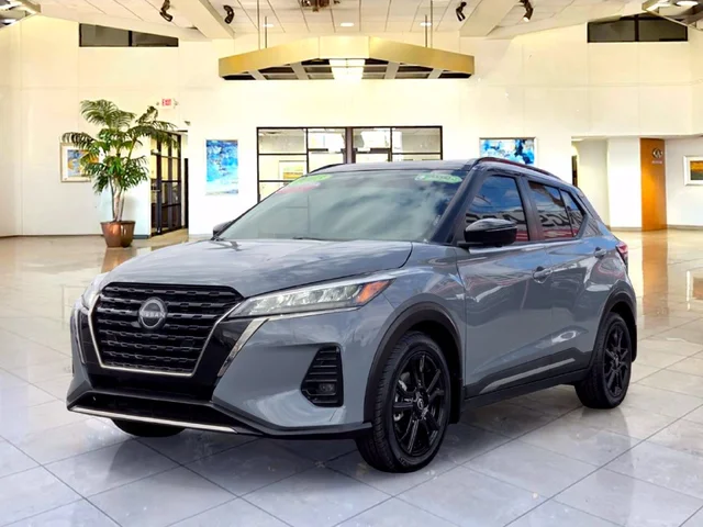 2023 Nissan Kicks SR