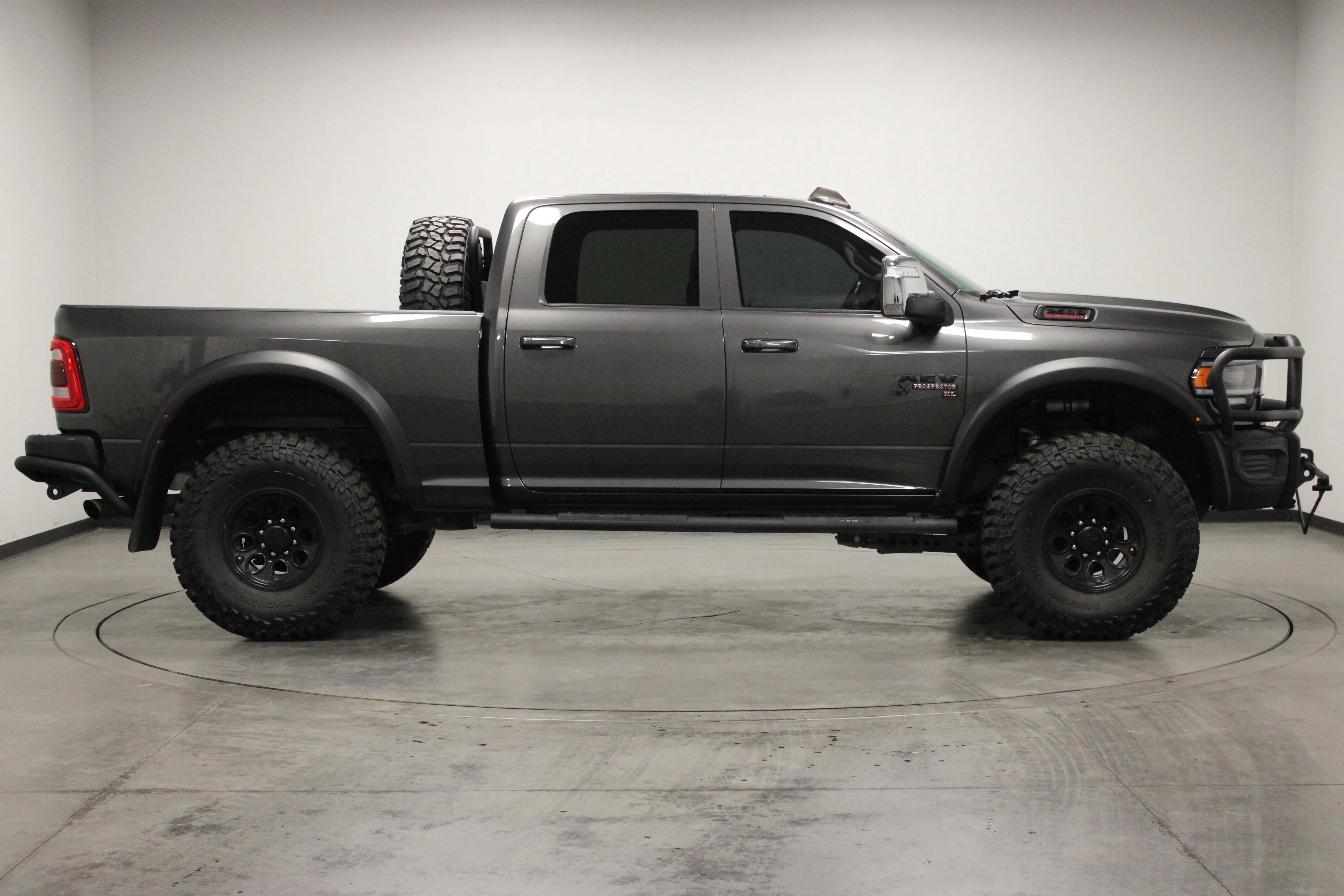 Used 2023 Granite Crystal Metallic Clearcoat Ram Laramie image 9