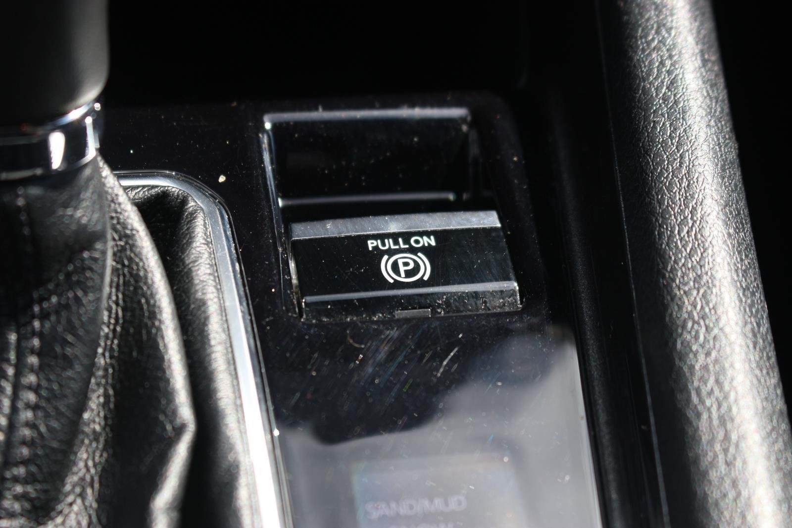 Used 2024 White Jeep Latitude image 27