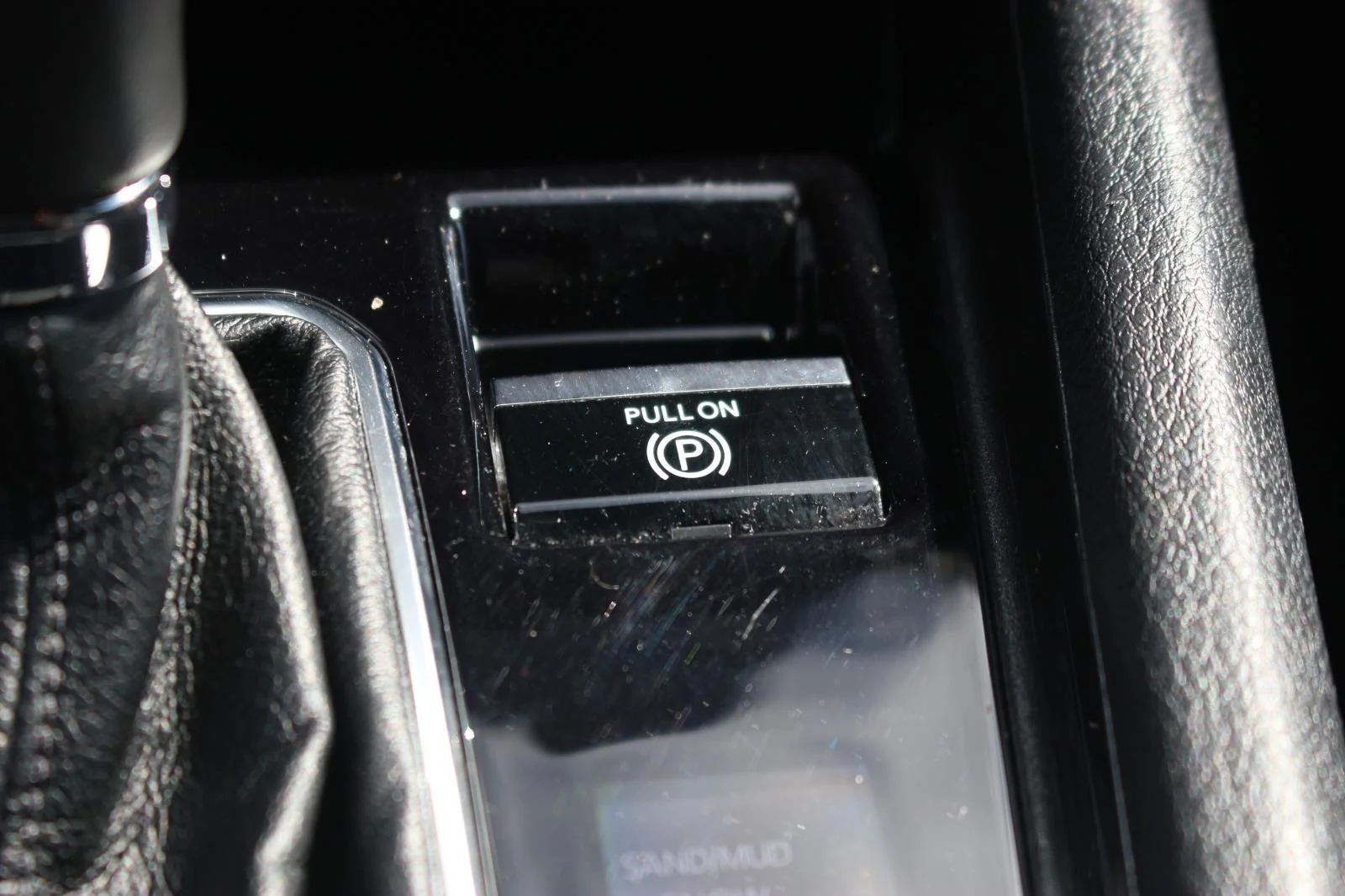 Used 2024 White Jeep Latitude image 27