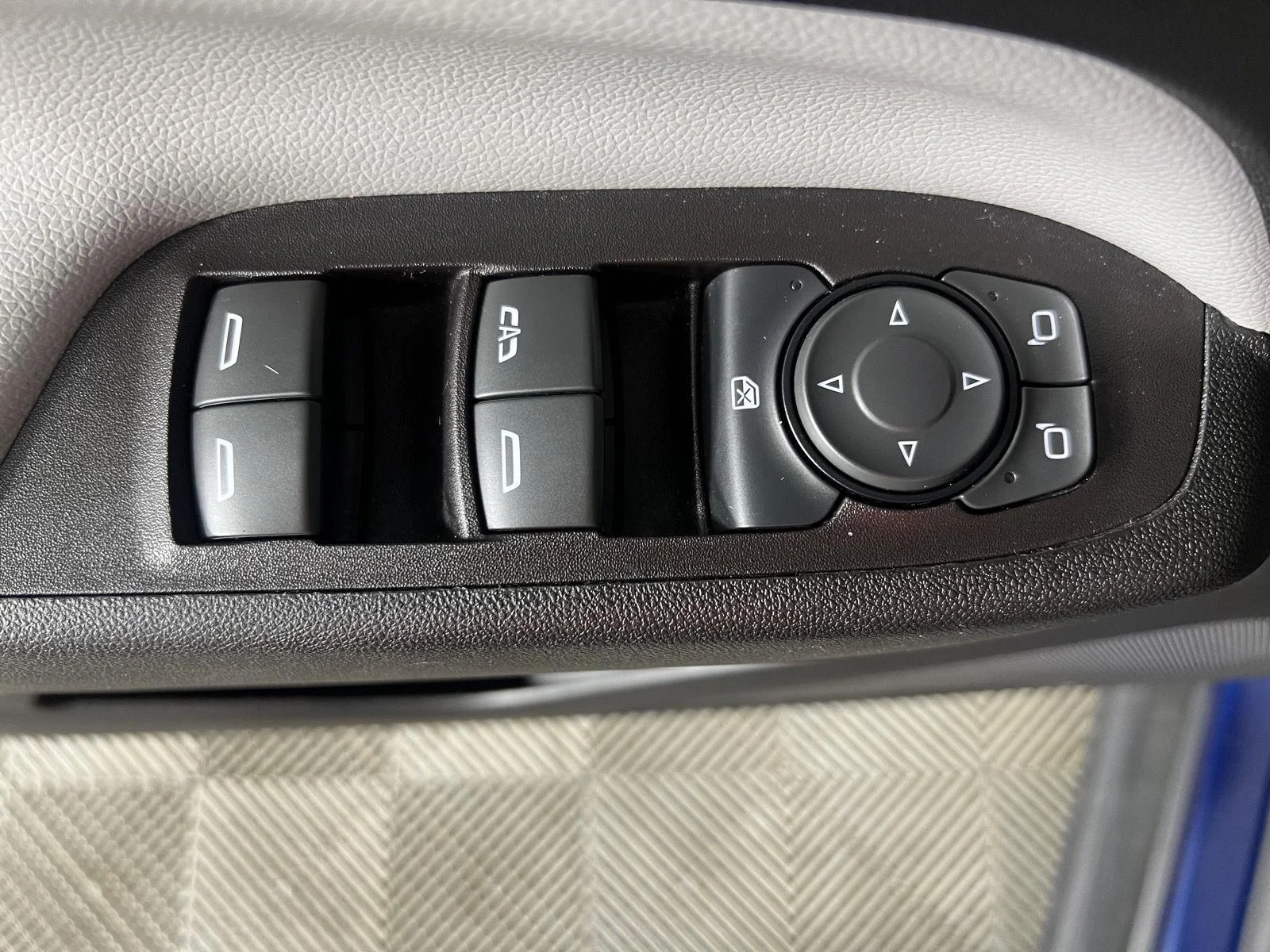 Used 2022 BLUE GLOW METALLIC Chevrolet LS image 19