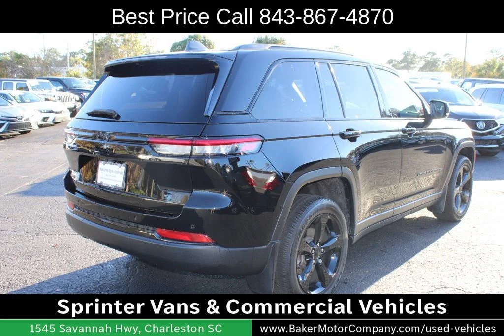 Used 2023 Diamond Black Jeep Altitude X image 8