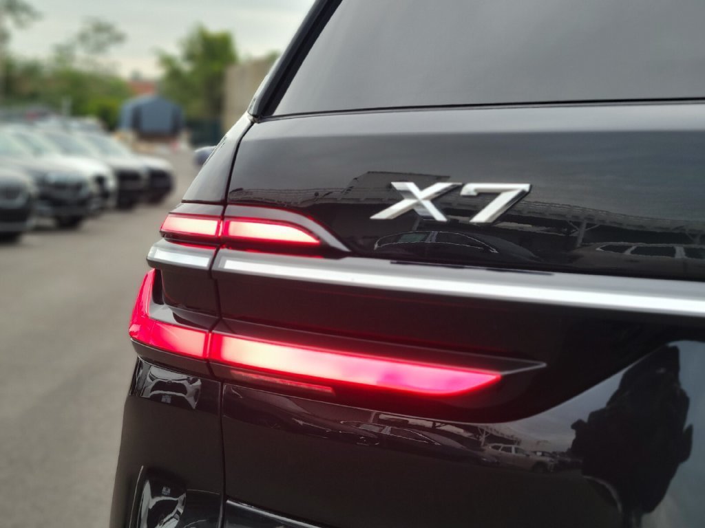 Certified Used 2024 Black BMW xDrive40i image 11