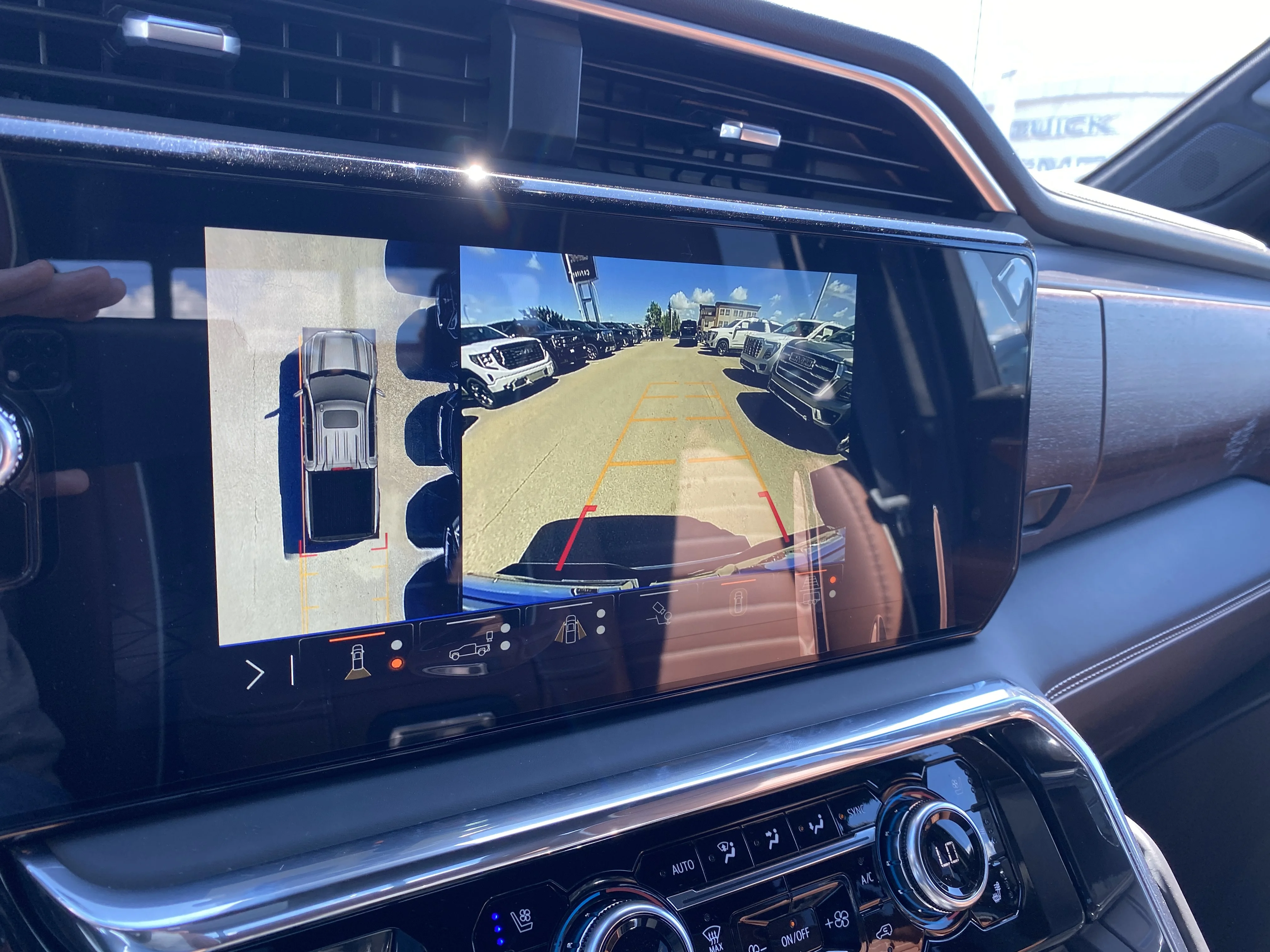 New 2026 GLACIER WHITE TRICOAT GMC Denali Ultimate image 22