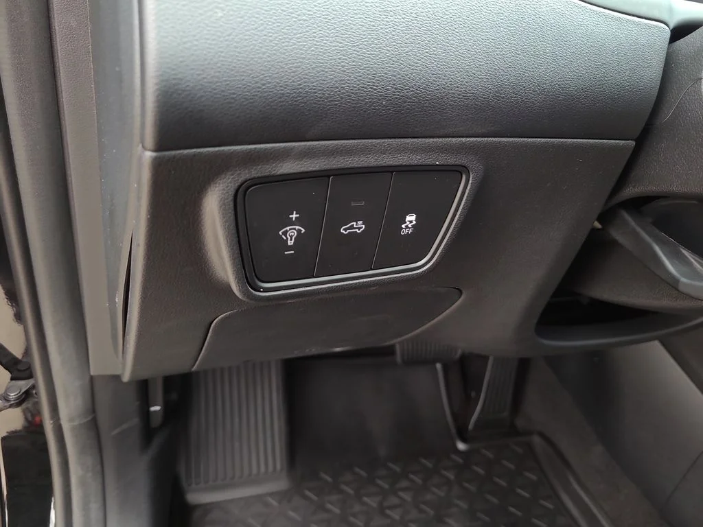 Used 2023 Black Hyundai SEL image 22