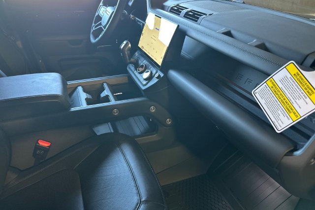 New 2026 Santorini Black Land Rover X-Dynamic SE image 15