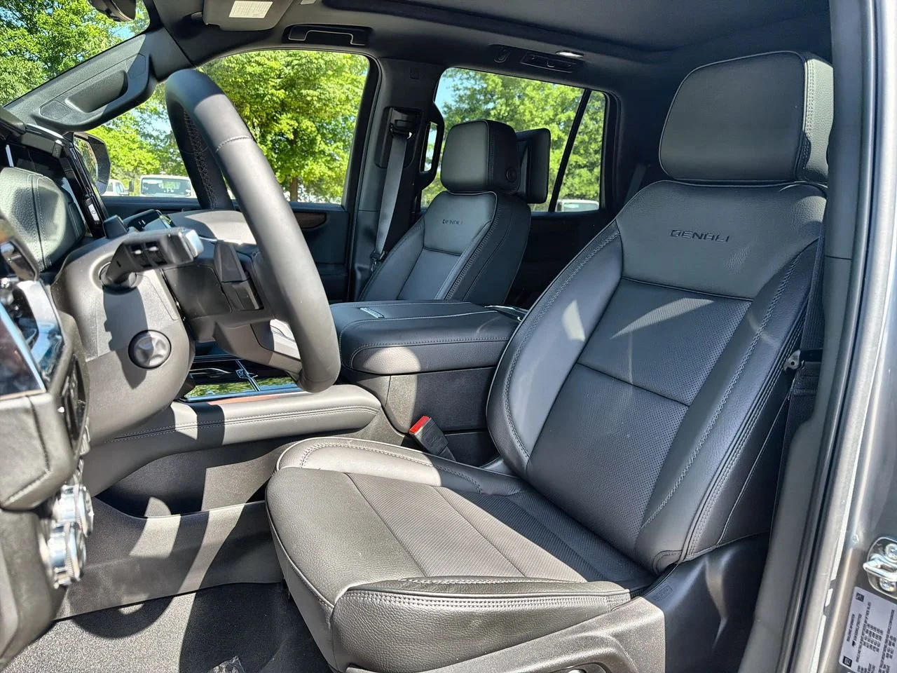 2026 GMC Yukon Denali - Photo 16
