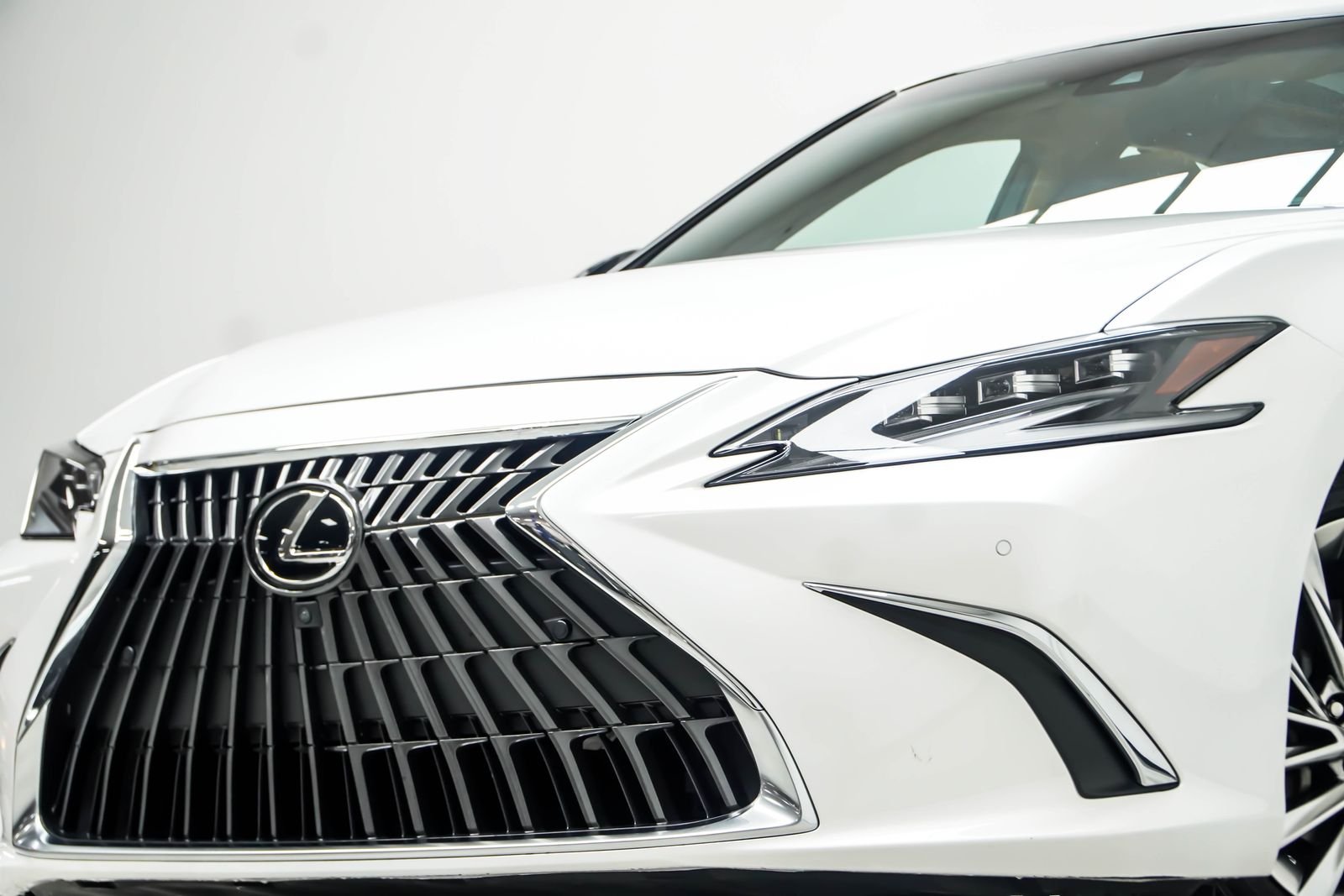 Used 2022 White Lexus 350 Ultra Luxury image 2