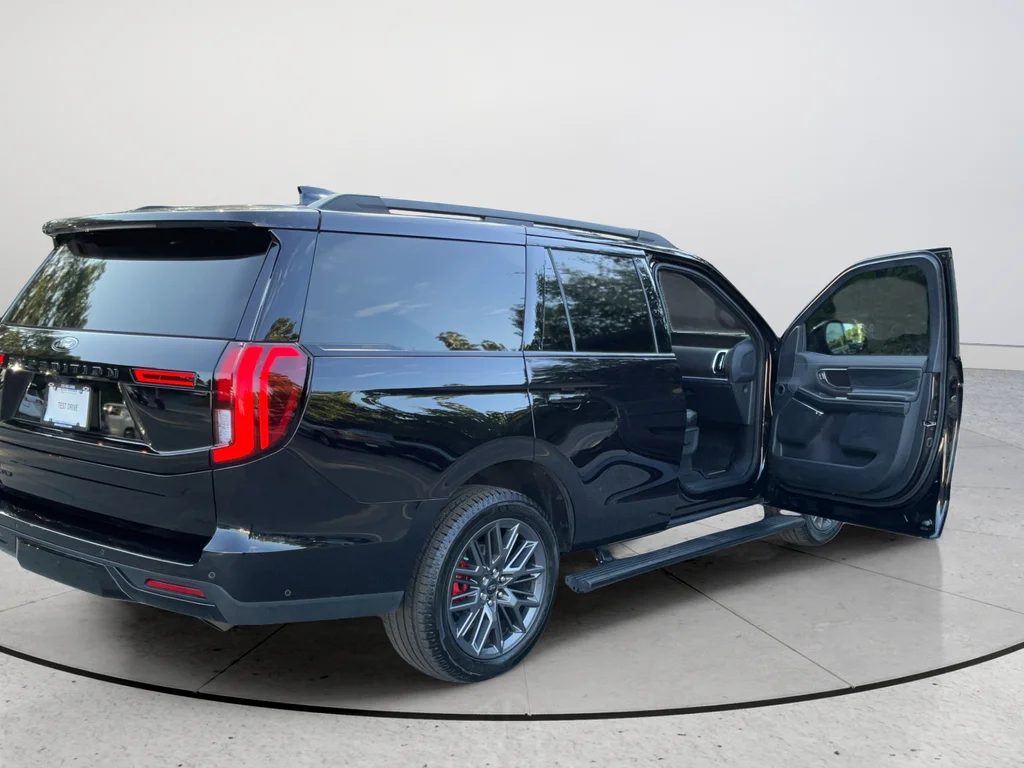 Used 2025 Black Ford Platinum image 40
