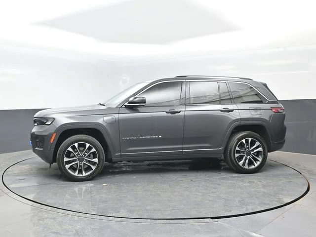 Certified Used 2022 Metallic Jeep Overland 4xe image 4
